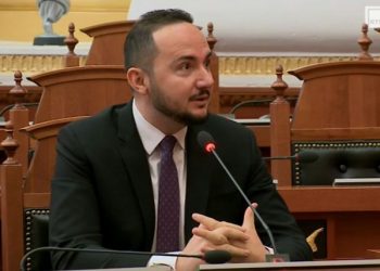 Pse nuk vjen Rama në Kuvend? Salianji ironizon: Nuk bie rrufeja… –