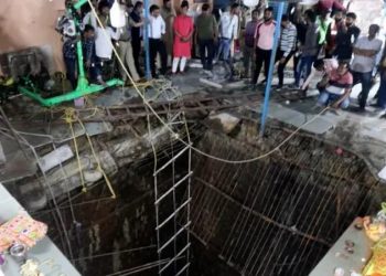 Shembet dyshemeja e tempullit, 13 besimtarë humbin jetën –