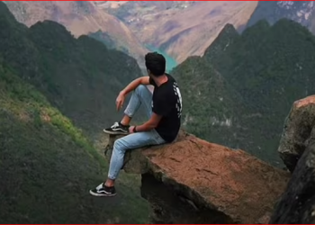 Turisti britanik bie nga ‘Shkëmbi i Vdekjes’ teksa bënte selfie –