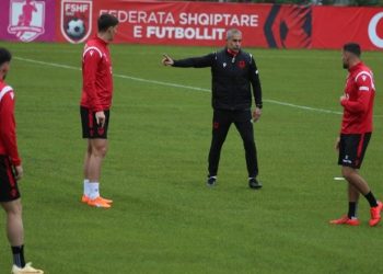 Çeki-Poloni, Sylvinho dërgon “007-at” në Pragë –