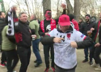 Shoqërohen dy tifozë shqiptarë në Varshavë –