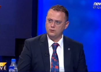 Presion ndaj administratës, marrin kartat e identitetit dhe… –