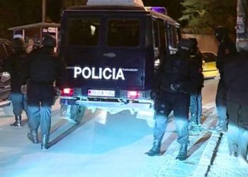 Çfarë po ndodh? Policia ‘blindon’ Sarandën