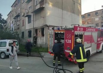 Durrës, zjarr në një apartament në katin e parë të një pallati –