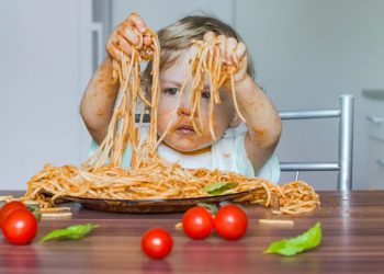 Pse është mirë që fëmijët të hanë me duar –