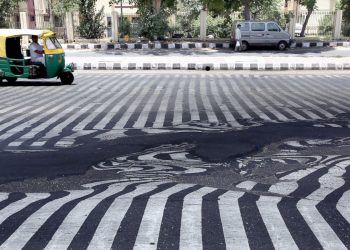 Vdekje dhe shkrirje asfalti, vala e të nxehtit përvëlon Azinë –