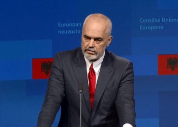 Ja si i shpërndante tenderët Edmond Rusmali ose “Kamikazi i Ramës” –