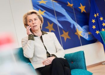 Dyshime për negociata private me Pfizer, paditet von der Leyen –