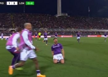 Dramë në ‘Artemio Franki’, por Fiorentina kualifikohet –