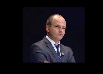 Njeri i pacipë që sillet rrotull nëpër sheshe –