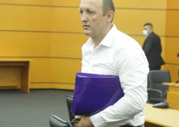 Prokurori denoncoi mashtruesin që donte t’i rrëmbente fëmijën –