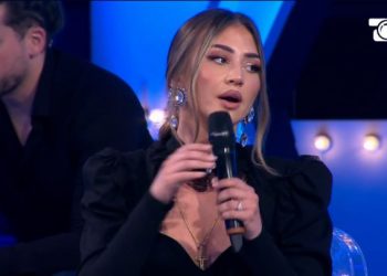 Prit t’i vijë mesazhi, se nuk di çfarë të thotë –