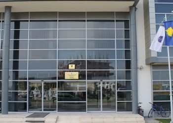 Akuzohen për marrje ryshfeti, gjykata kërkon paraburgim për dy mjekët –