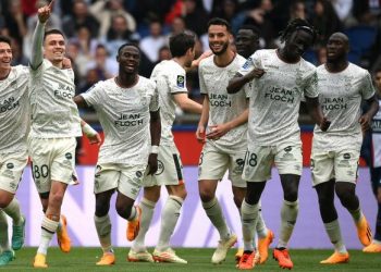 PSG mendon për pushimet që tani, turpërohet nga Lorient –