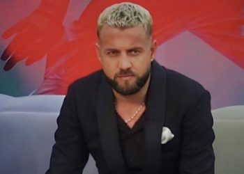 4 vota mora unë, 4 Dea, 3 Kristi –