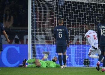 Lyon triumfon përballë PSG në “Parc des Princes” –