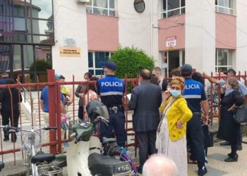 Nxirren thikat në Shkodër, një person ther 3 vetë