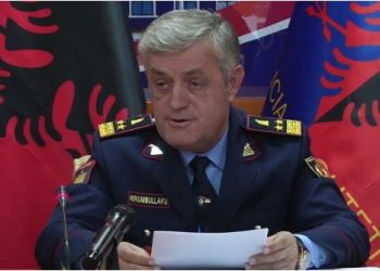 Rrumbullaku zbarkon në Vlorë, takim me strukturat e policies –