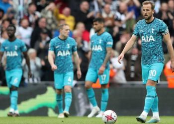 U turpëruan nga Newcastle, futbollistët rimbursojnë tifozët –