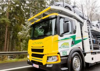 Ky është transportuesi i parë elektrik për makina –