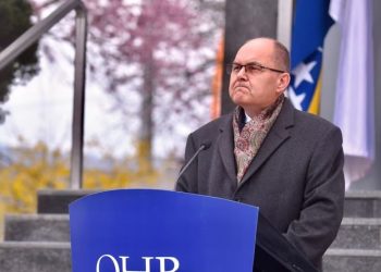 Schmidt bën thirrje që të zgjidhte çështja e pronave –