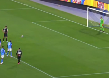 Napoli-Milan, Leao fiton penallti, Giroud e shpërdoron (VIDEO) –