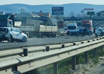 Kosovë/ Aksident mes disa makinave, dyshohet për të plagosur –
