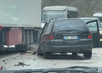 Makina përplas këmbësoren në Shkozet