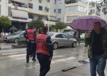 E rëndë, aksidentohet në vijat e bardha 45-vjeçarja –