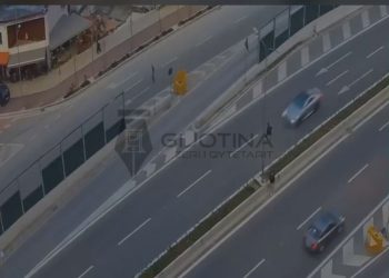 E tmerrshme, ja si makina përplasi për vdekje kalimtarin (VIDEO) –
