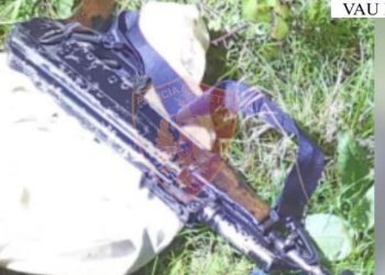 Me armë në dorë shkakton panik, prangoset 25-vjeçari (Emri) –