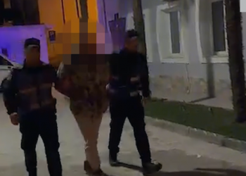 Kanosi bashkëfshatarin me armë, prangoset autori në Vlorë –