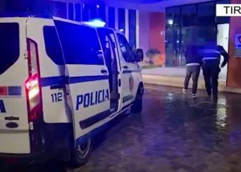 I mori celularin dhe e përndiqte, arrestohet 22-vjeçari –