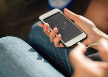 Ju mbaron shpejtë bateria e celularit? Ja si ta minimizoni këtë gjë –