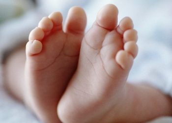 Ndodhi dhe kjo, foshnja lind me dy organe gjenitale –