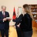 ‘Dhuro një libër, ndriço një mendje’, Berisha i bashkohet nismës –