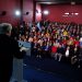 Familjarët e tu, peshkaqenë që gëlltisin tendera –