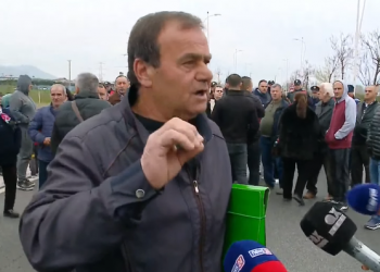 ‘Pushtetarët hanë, ne vuajmë’, banori i Bërxullës: Janë të pashpirt –