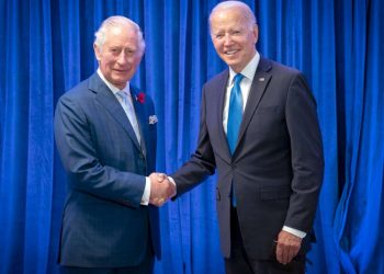 Biden nuk do të marrë pjesë në kurorëzimin e Mbretit Charles III –