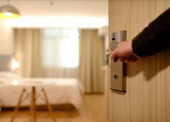 Pse nuk ka dhomë me numrin 420 në shumë hotele? –
