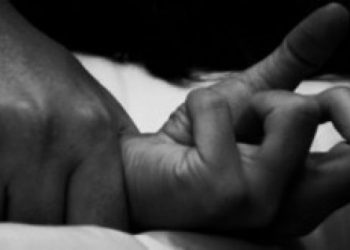 I riu fut me forcë në makinë dhe përdhunon fqinjen e mitur –