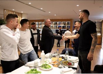 VIDEO/Muaji i Ramazanit, Duka shtron iftar për sportisë e gazetarë –