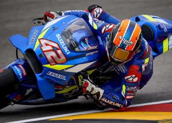 MotoGP/ Rins thyen mallkimin dy-vjeçar, “blozë” Bagnaia –