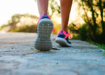 8 mijë hapa në dy ditë përmirësojnë dhe zgjasin jetën –