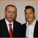 U tërhoq nga futbolli, Mesut Ozil I futet politikës –