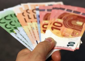 Shqipëri, shqetësime mbi zhvlerësimin e euros dhe pasojat në ekonomi –