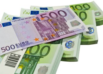 Oferta për euro “lumë” para zgjedhjeve, kursi shënon rekord të ri –