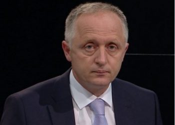 Francezët me zjarr, shqiptarët me fishekzjarr –