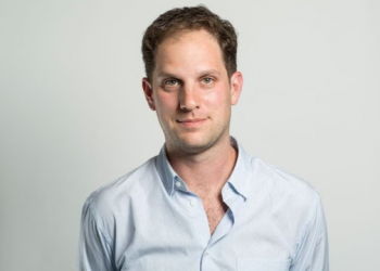 Gazetari amerikan akuzohet zyrtarisht për spiunazh –