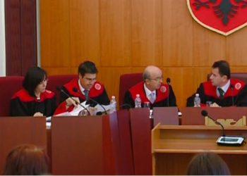 Prokurorët dhe gjyqtarët e shkarkuar, nën hetim nga SPAK –